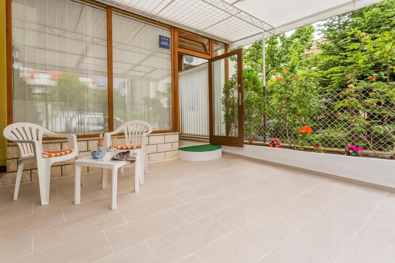 Comfortable Modern Studio With Shaded Patio Split Bagian luar foto